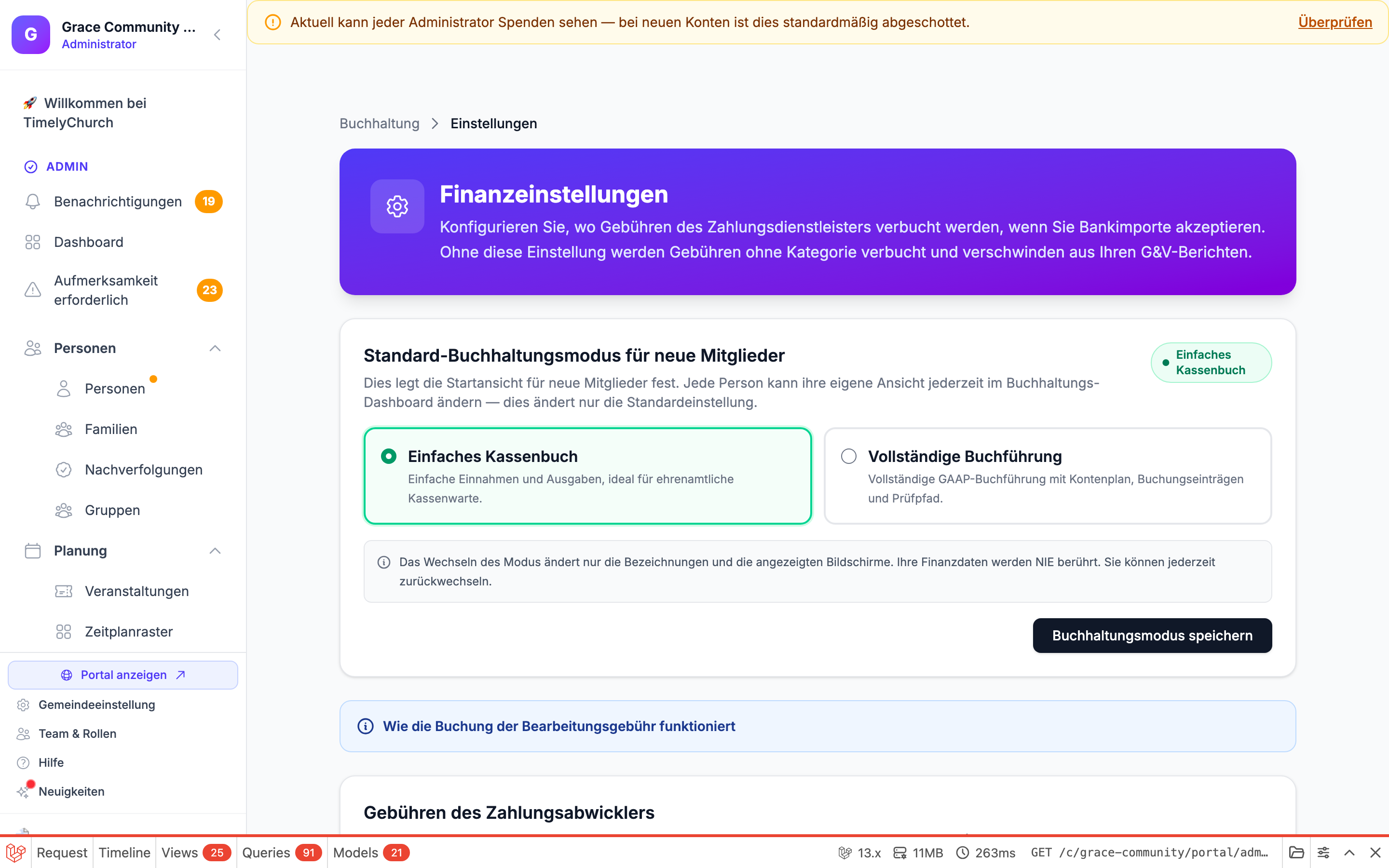 Der Abschnitt „Zahlungsabwicklergebühren" auf der Seite „Finanzeinstellungen" mit dem Dropdown-Menü „Bearbeitungsgebührenkategorie" und dem Dropdown-Menü „Bearbeitungsgebührenkonto". Einfache Seitenansicht – der Abschnitt wird unterhalb der Karte „Buchhaltungsmodus" auf der Einstellungsseite angezeigt.