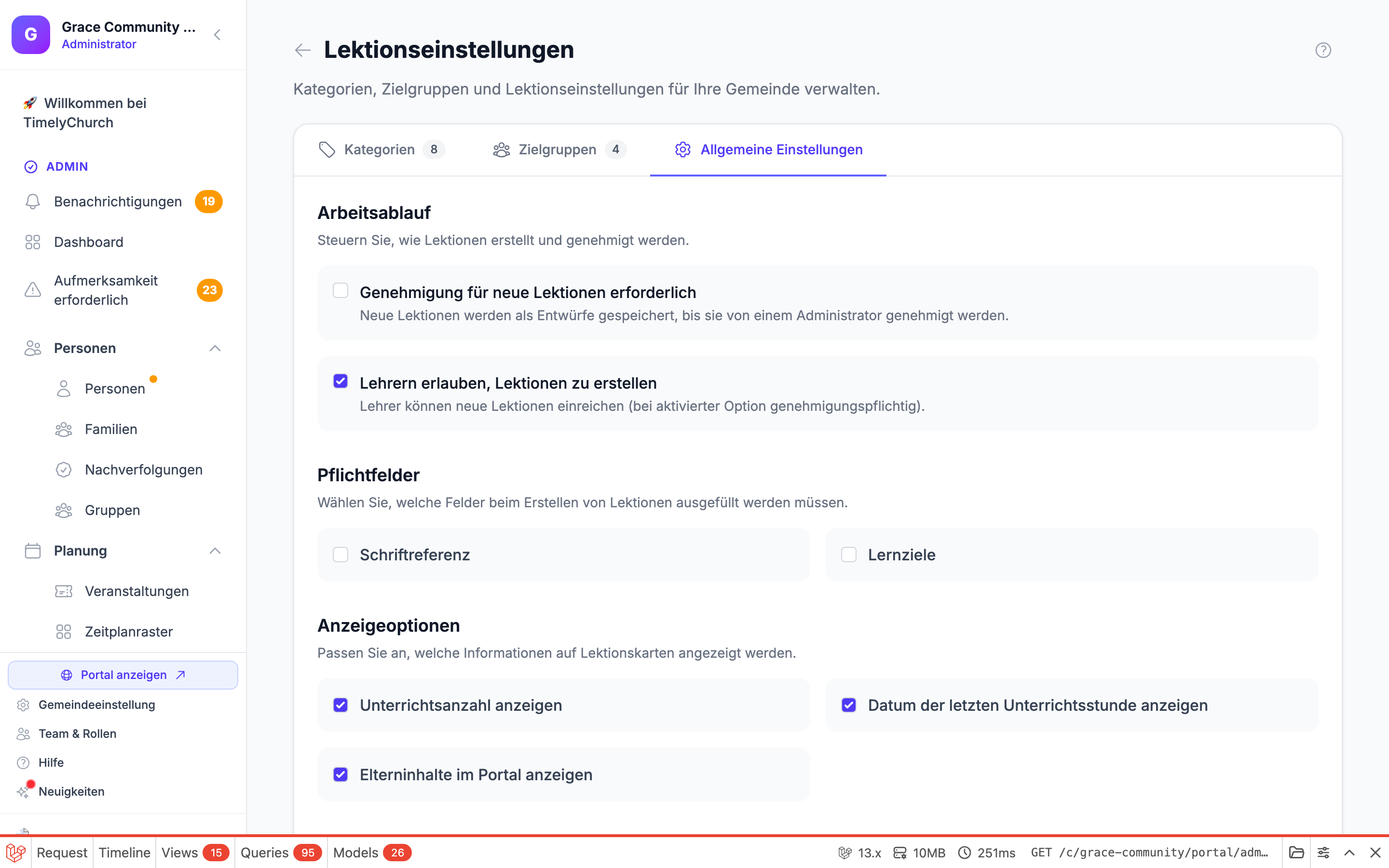 Registerkarte „Allgemeine Einstellungen" der Lektionseinstellungen mit dem Kontrollkästchen „Elterninhalte im Portal anzeigen" (der gemeindeweite Schalter, der die Sichtbarkeit elternorientierter Inhalte im Mitgliederportal steuert). Der Schalter ist das letzte Element in der Gruppe „Anzeigeoptionen", oberhalb der Schaltfläche „Einstellungen speichern".