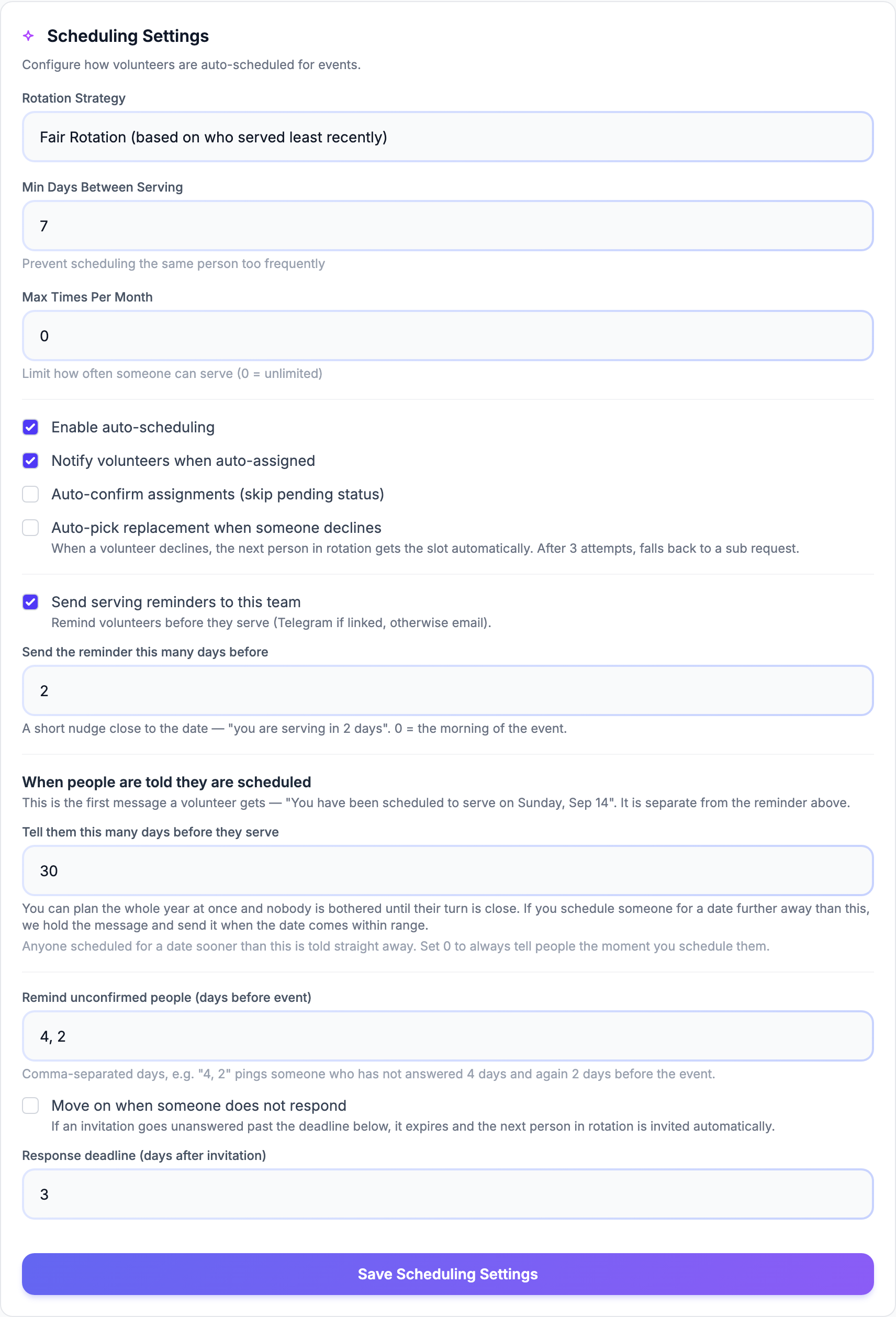 Die Karte „Planungseinstellungen" im Tab „Details" eines Teams mit Rotationsstrategie, Optionen der automatischen Planung, Erinnerungseinstellungen und „Wann Personen erfahren, dass sie eingeplant sind"