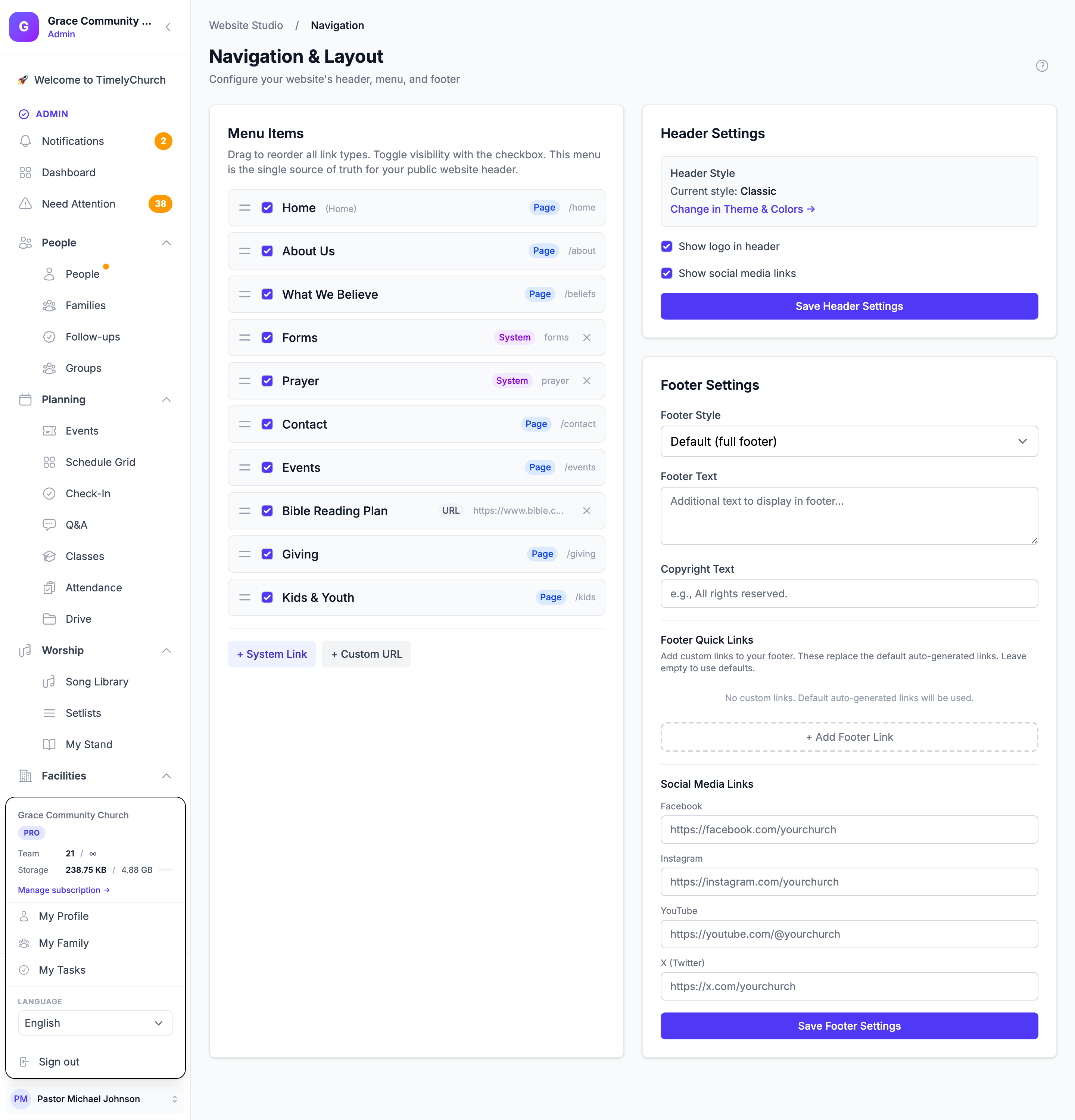Die Seite Navigation & Layout mit der Liste der Menüpunkte, den Schaltflächen + Systemlink und + Benutzerdefinierte URL sowie den Karten Kopfzeileneinstellungen und Fußzeilen-Einstellungen